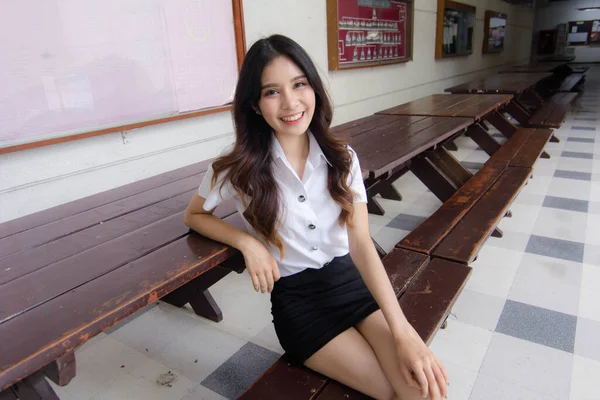 Potret Thai Dewasa Mahasiswa Seragam Universitas Gadis Cantik Santai Dan — Stok Foto