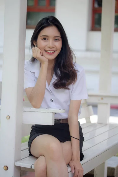 Retrato Tailandés Estudiante Adulto Universidad Uniforme Hermosa Chica Relajarse Sonreír —  Fotos de Stock