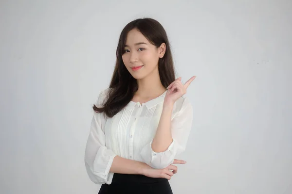 Portret Van Thai Volwassen Student Universiteit Uniform Mooi Meisje Wijzend — Stockfoto