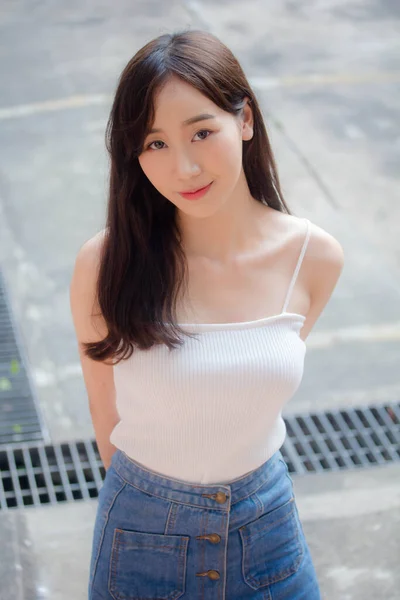 Portret Van Thai China Volwassene Mooi Meisje Wit Shirt Blauw — Stockfoto