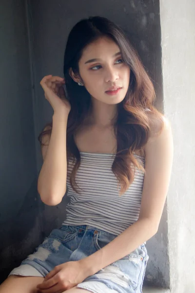 Portrait Thai Adult Beautiful Girl White Shirt Blue Jeans Relax — Stock Photo, Image