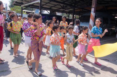 BANGKOK, THAILAND-APRIL 11, 2018: Tayland Yeni Yıl / Su Festivali 'nde (Tayland Yeni Yıl Festivali) 11 Nisan 2018 tarihinde Bangkok, Tayland.