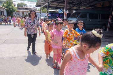 BANGKOK, THAILAND-APRIL 11, 2018: Tayland Yeni Yıl / Su Festivali 'nde (Tayland Yeni Yıl Festivali) 11 Nisan 2018 tarihinde Bangkok, Tayland.