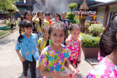 BANGKOK, THAILAND-APRIL 11, 2018: Tayland Yeni Yıl / Su Festivali 'nde (Tayland Yeni Yıl Festivali) 11 Nisan 2018 tarihinde Bangkok, Tayland.
