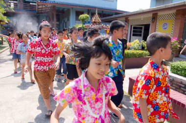 BANGKOK, THAILAND-APRIL 11, 2018: Tayland Yeni Yıl / Su Festivali 'nde (Tayland Yeni Yıl Festivali) 11 Nisan 2018 tarihinde Bangkok, Tayland.