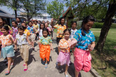 BANGKOK, THAILAND-APRIL 11, 2018: Tayland Yeni Yıl / Su Festivali 'nde (Tayland Yeni Yıl Festivali) 11 Nisan 2018 tarihinde Bangkok, Tayland.