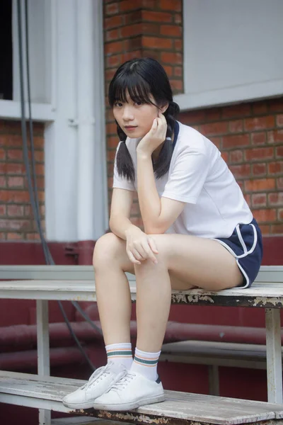 Thai Tiener Mooi Meisje Japanse Sport Student Uniform Gelukkig Ontspannen — Stockfoto