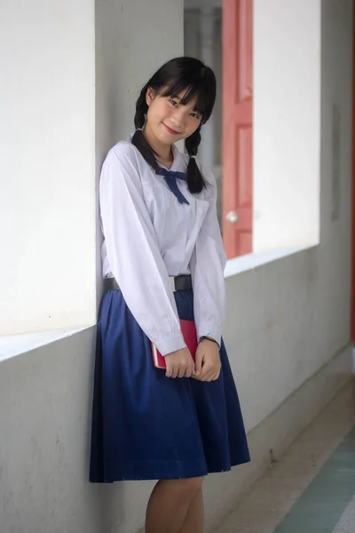 Thai Middelbare School Student Uniform Tiener Mooi Meisje Gelukkig Ontspannen — Stockfoto