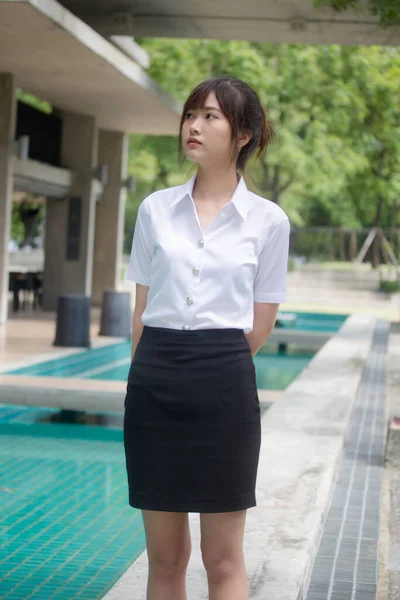 Porträt Von Thailändischen Erwachsenen Studenten Uniform Schöne Mädchen Entspannen Und — Stockfoto