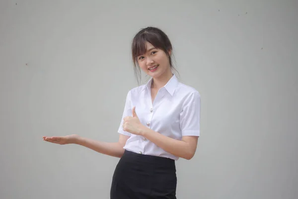 タイのポートレート大人学生大学制服美少女ショー手 — ストック写真