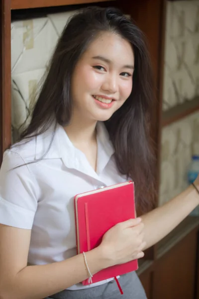 Thai Volwassen Student Universiteit Uniform Mooi Meisje Ontspannen Glimlachen — Stockfoto