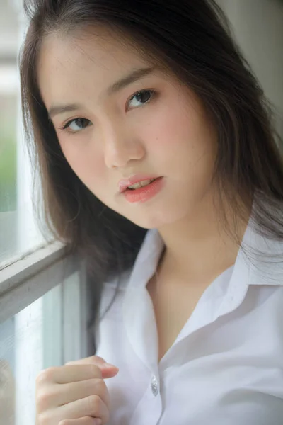 Tajski Chiny Dorosły Biuro Dziewczyna Biały Koszula Relaks Uśmiech — Zdjęcie stockowe