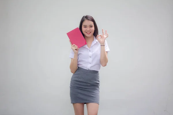 Retrato Mujer Trabajadora Tailandesa Camisa Blanca Mostrar Libro Rojo —  Fotos de Stock