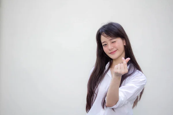 Tailandês China Adulto Escritório Menina Dar Coração — Fotografia de Stock