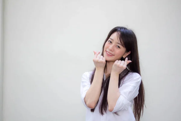 Thai China Gadis Kantor Dewasa Memberikan Hati — Stok Foto