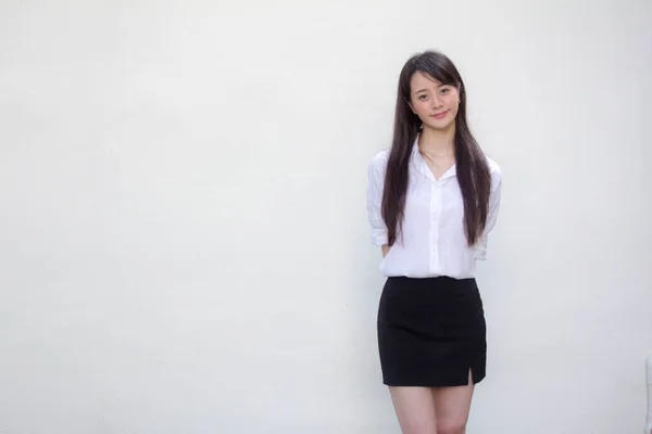 Portrait Thai Chine Adulte Bureau Fille Chemise Blanche Détendre Sourire — Photo