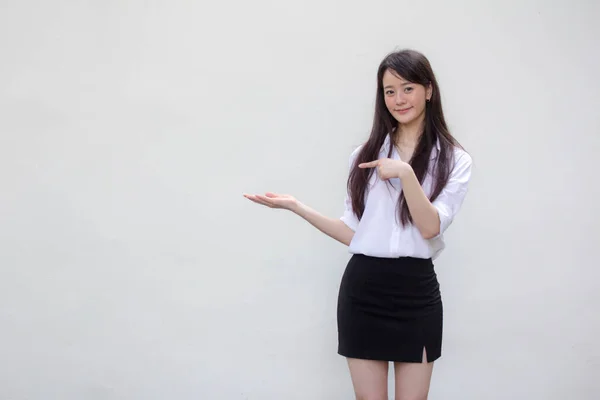 Portré Thai Felnőtt Diák Egyetemi Egyenruha Gyönyörű Lány Show Hand — Stock Fotó