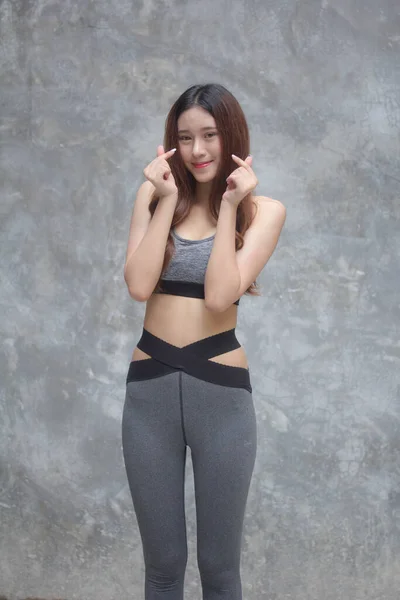 Ásia Tailandês Japonês Teen Bela Menina Sportswear Dar Coração — Fotografia de Stock