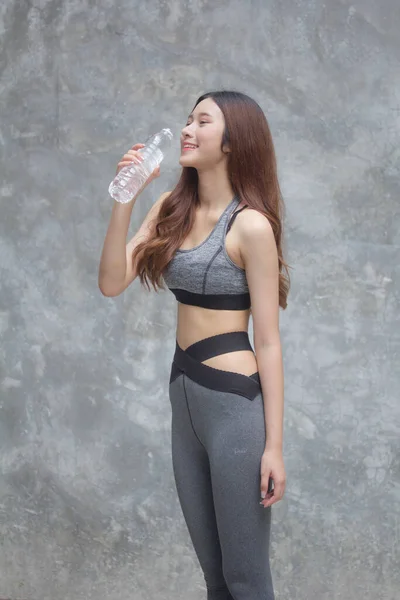 Asia Thai Japansk Tonåring Vacker Flicka Sportkläder Dricka Vatten — Stockfoto
