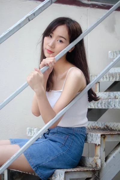 Portrait Von Thai China Erwachsene Schöne Mädchen Weißes Hemd Blaue — Stockfoto