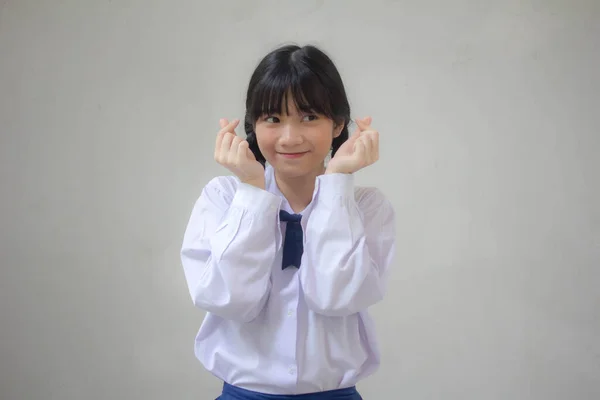 Портрет Тайської Старшокласниці Уніформа Красива Дівчина Дарує Серце — стокове фото