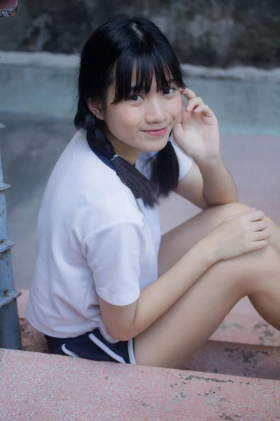 Thai Adolescent Belle Fille Japonais Sport Étudiant Uniforme Heureux Détendre — Photo