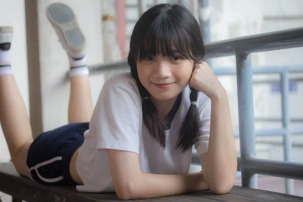 Thai Tiener Mooi Meisje Japanse Sport Student Uniform Gelukkig Ontspannen — Stockfoto