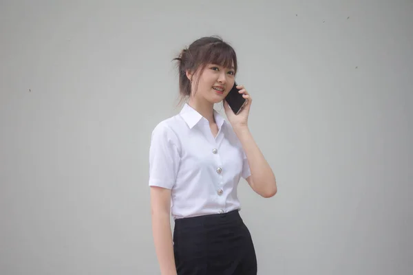 Retrato Tailandês Adulto Estudante Universidade Uniforme Bela Menina Chamando Telefone — Fotografia de Stock