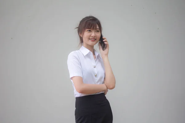 Retrato Tailandés Estudiante Adulto Universidad Uniforme Hermosa Chica Llamando Teléfono —  Fotos de Stock