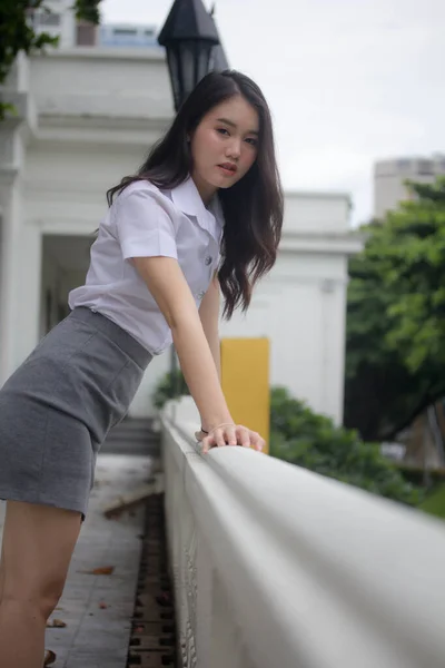 Tailandês China Adulto Escritório Menina Camisa Branca Relaxar Sorrir — Fotografia de Stock