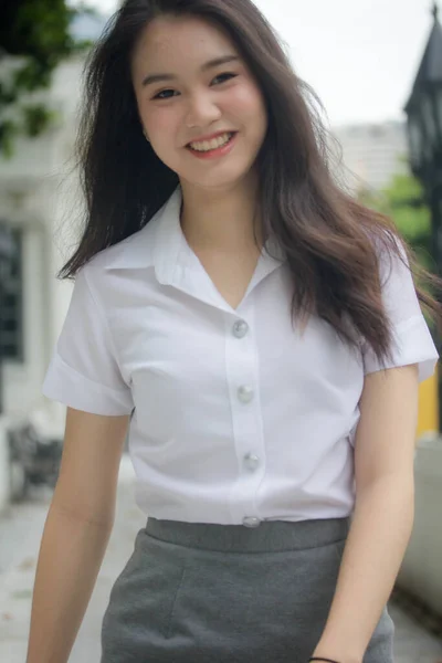 Thai Vuxen Student Universitet Uniform Vacker Flicka Promenad Avslappnad Och — Stockfoto