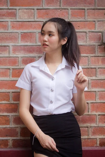 Tailandês Adulto Estudante Universidade Uniforme Bela Menina Relaxar Sorrir — Fotografia de Stock