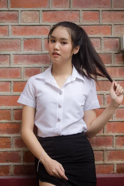 Tailandês Adulto Estudante Universidade Uniforme Bela Menina Relaxar Sorrir — Fotografia de Stock