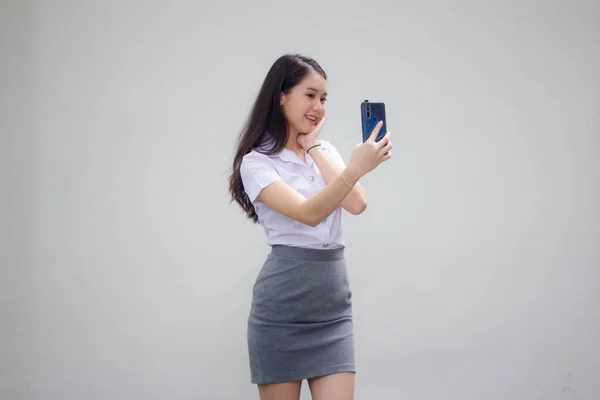Retrato Mujer Trabajadora Tailandesa Camisa Blanca Usando Teléfono Inteligente Selfie — Foto de Stock