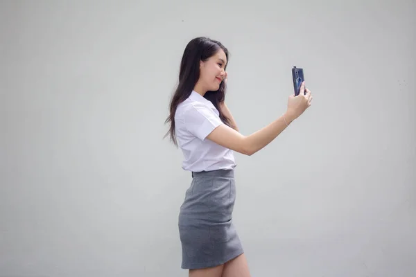 Retrato Mujer Trabajadora Tailandesa Camisa Blanca Usando Teléfono Inteligente Selfie —  Fotos de Stock