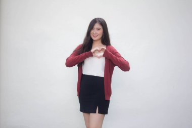 Tayland porseleni yetişkin ofis kızı kalp verir.