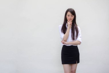 Tayland porseleni yetişkin ofis kızı Düşün