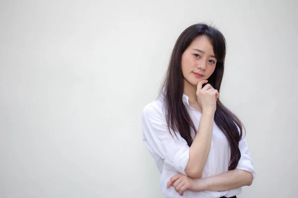 Retrato Tailandés Adulto Mujer Trabajadora Camisa Blanca Pensar — Foto de Stock