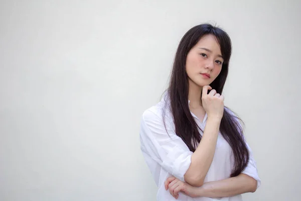 Taylandlı Yetişkin Kadınların Portresi Beyaz Gömlek — Stok fotoğraf
