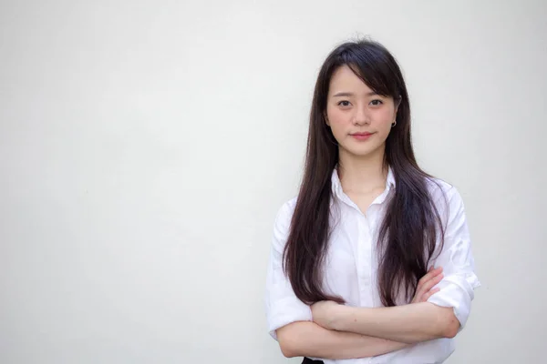 Taylandlı Yetişkin Kadın Portresi Beyaz Gömlek Rahatla Gülümse — Stok fotoğraf