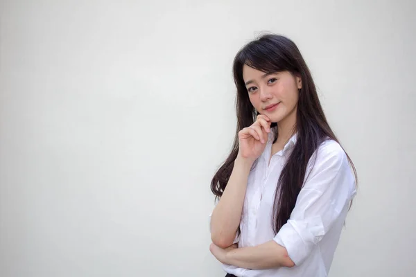 Ritratto Donne Lavoratrici Tailandesi Camicia Bianca Rilassarsi Sorridere — Foto Stock