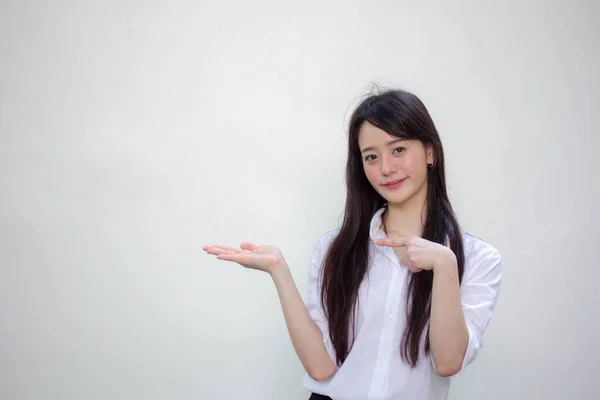 Retrato Tailandés Adulto Mujer Trabajadora Camisa Blanca Mostrar Mano — Foto de Stock