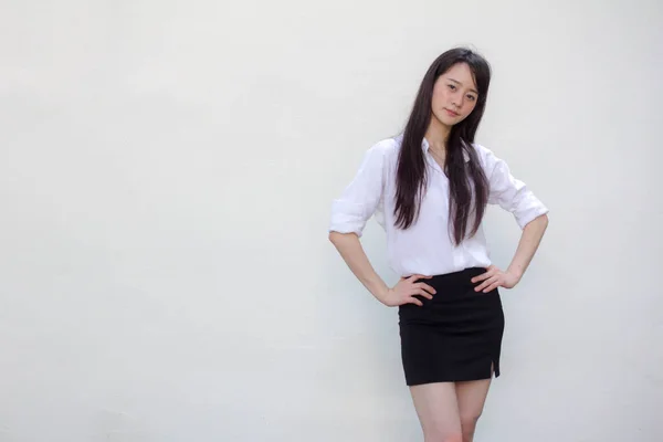Портрет Тайського Китаю Дорослих Офісна Дівчина Біла Сорочка Розслабляється Посміхається — стокове фото