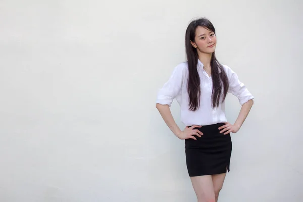 Πορτρέτο Του Thai Κίνα Ενηλίκων Γραφείο Κορίτσι Λευκό Πουκάμισο Χαλαρώστε — Φωτογραφία Αρχείου