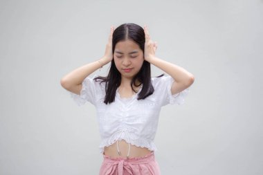 Asia Thai Teen White tişörtü Güzel kız dinlemiyor