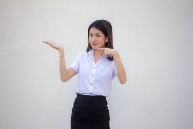 Taylandlı yetişkin üniversite üniforması güzel kız elini göster.