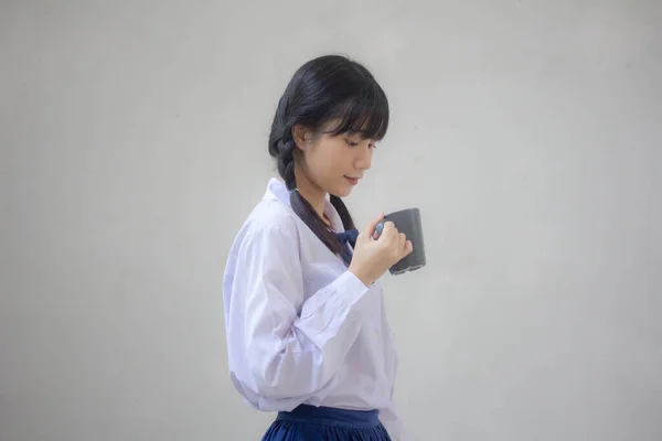 Retrato Tailandés Estudiante Secundaria Uniforme Hermosa Chica Bebiendo Café —  Fotos de Stock