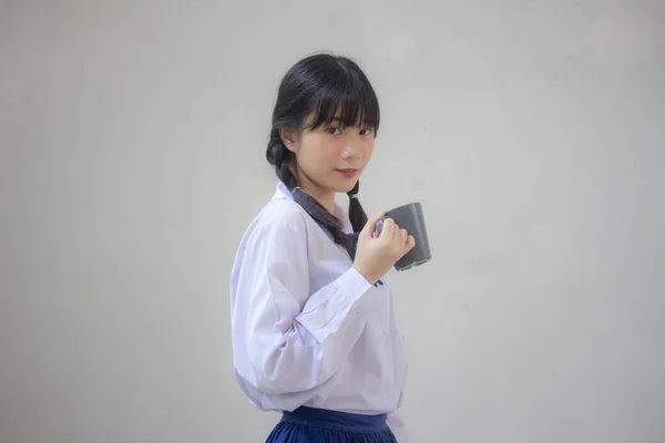 Retrato Tailandês Estudante Uniforme Menina Bonita Bebendo Café — Fotografia de Stock