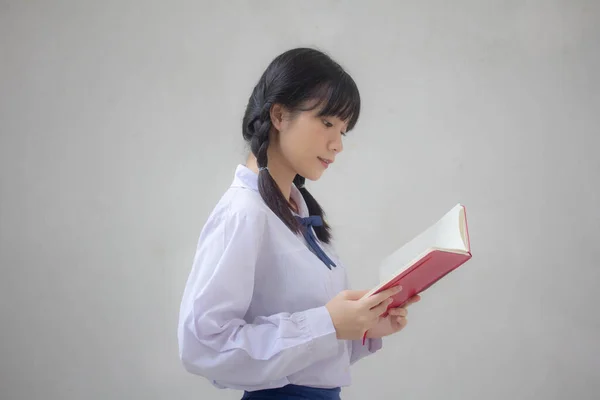 아시아 고등학교 제복을 아름다운 읽었어요 — 스톡 사진
