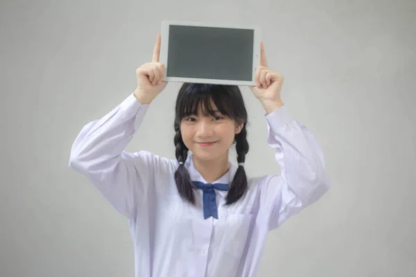 泰国人高中学生制服漂亮女孩的肖像展示石碑 — 图库照片